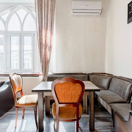 Central Location King Size Bed Тбилиси Екстериор снимка