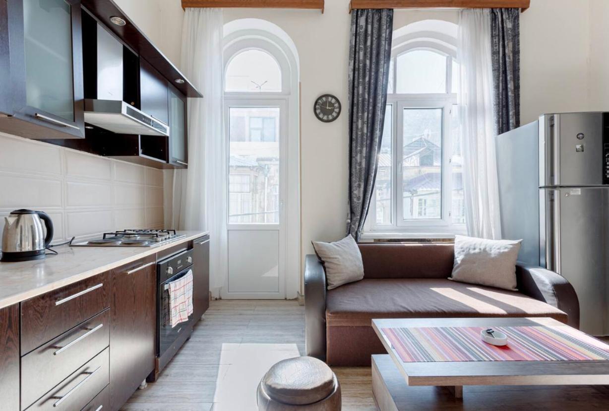 Central Location King Size Bed Тбилиси Екстериор снимка