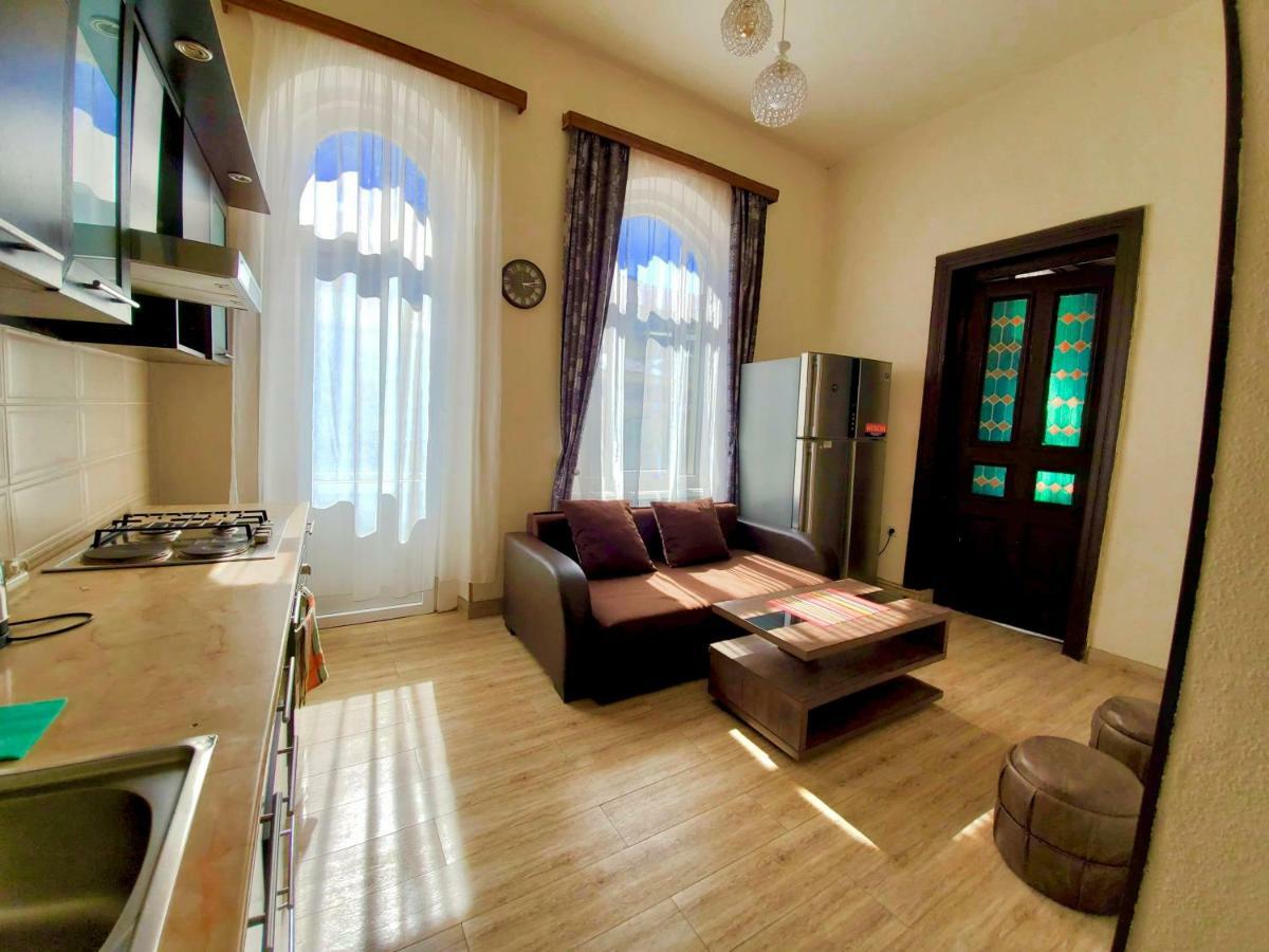 Central Location King Size Bed Тбилиси Екстериор снимка