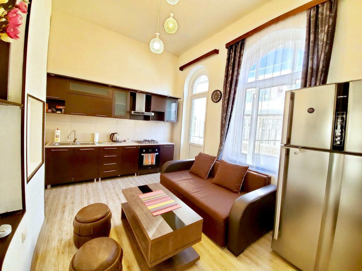 Central Location King Size Bed Тбилиси Екстериор снимка